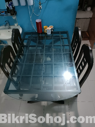 ডাইনিং টেবিল ১ টি এবং চেয়ার ৪ টি অরিজিনাল সেগুন কাঠ।